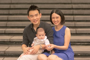 oğlu ile Çinli aile