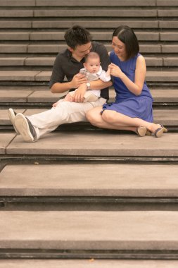 oğlu ile Çinli aile