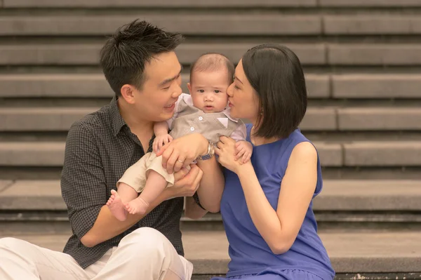 Famiglia cinese con figlio — Foto Stock