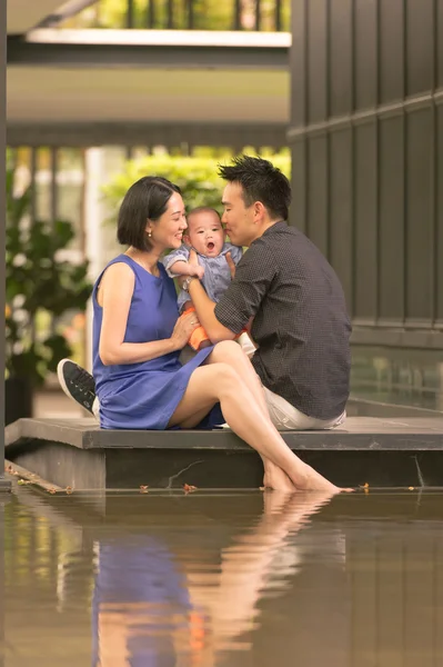 Chinesische Familie mit Sohn — Stockfoto