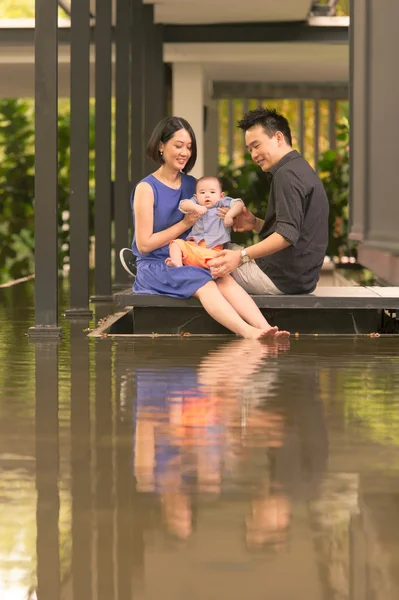 Chinesische Familie mit Sohn — Stockfoto