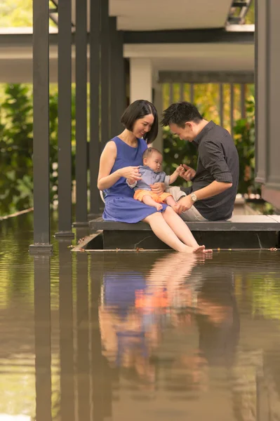 Família chinesa com filho — Fotografia de Stock