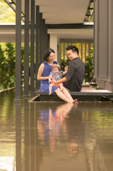 Família chinesa com filho — Fotografia de Stock