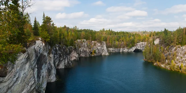Forest lake kayalarda