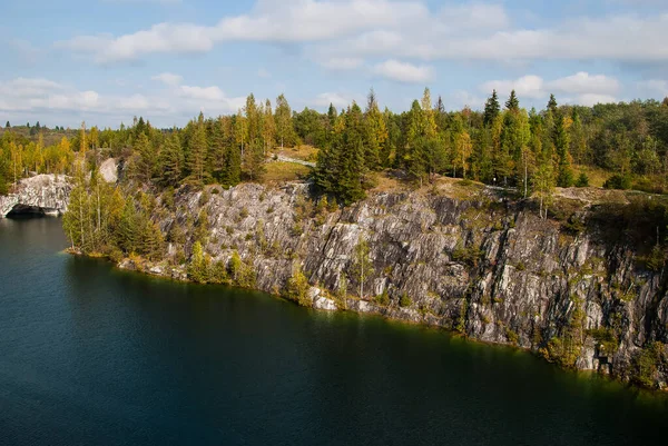 Ruskeala Mountain Park Orientační Bod Ruska Mramorová Horská Kamenolom Krajina — Stock fotografie