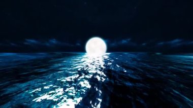 Geceleri uçan bulutlarla okyanusun üzerinde beyaz renkli ay batıyor.