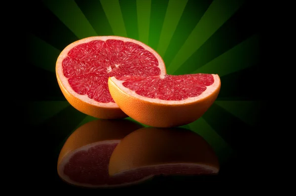 Grapefruit on a bright abstract background with reflection — Stock Photo, Image