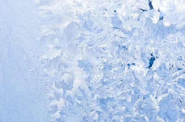 Bakgrund av vackert frostig mönster på glas — Stockfoto