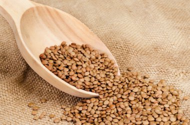 Çul üzerinde ham mercimek