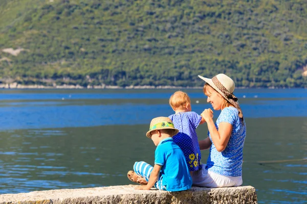 Mother with kids on sea vacation in Montenegro — Stock Photo, Image