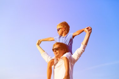 Mutlu baba-oğul oyunu