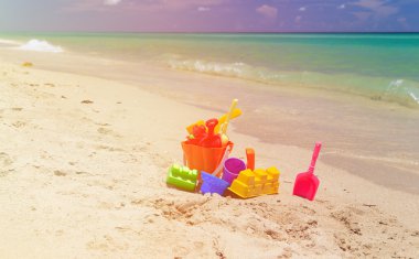 çocuk oyuncakları kum plaj
