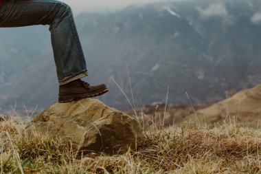 doğal dağlarda yürüyüş botları