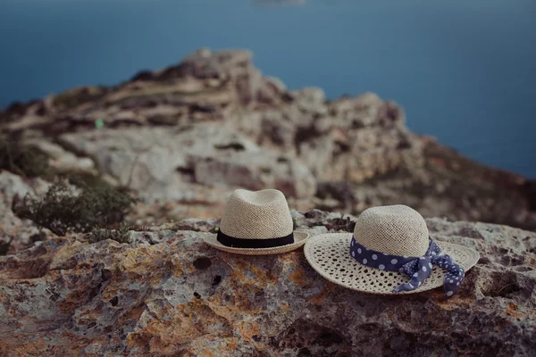 Two hats on vacation in mountains — Stock Photo, Image