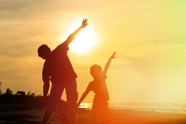 Father and son having fun on sunset — Stock Photo, Image