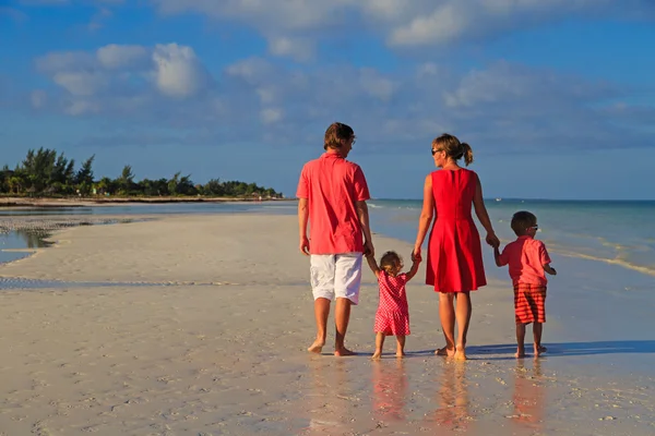 Young family with two kids walking at beach — Stock Photo, Image