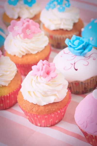 Délicieux cupcakes pour la fête — Photo