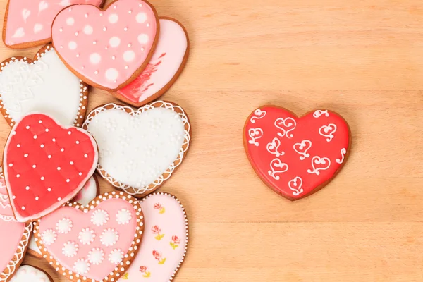 Biscotti di cuore su un bosco — Foto Stock