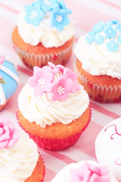 Heerlijke cupcakes voor de partij — Stockfoto