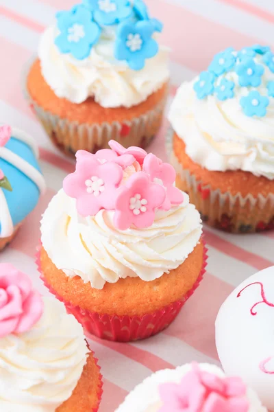 Heerlijke cupcakes voor de partij — Stockfoto