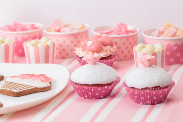 Dessert table at girls birthday party — Stock Photo, Image