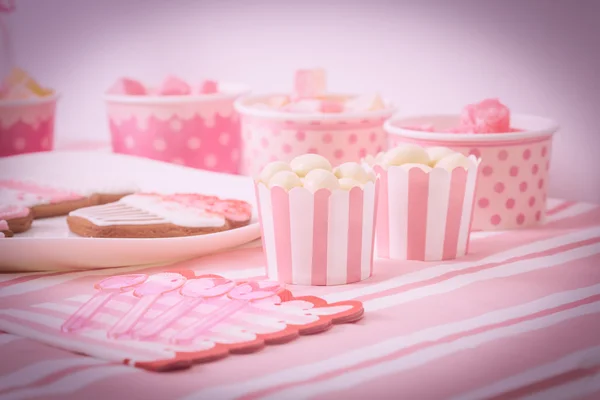 Mesa de sobremesa em meninas festa de aniversário — Fotografia de Stock