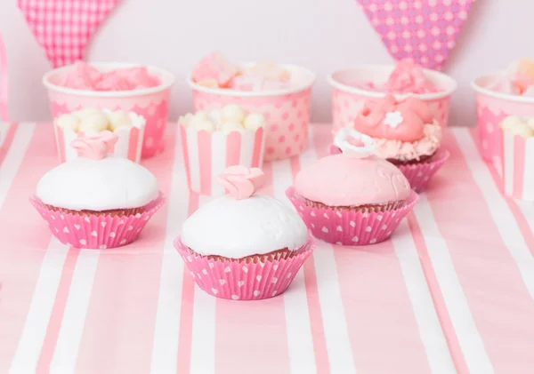 Mesa de sobremesa em meninas festa de aniversário — Fotografia de Stock
