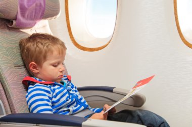 küçük çocuk Emanet öğretim uçuş bakarak