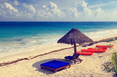 Lüks tatil Karayipler kıyısında plaj sandalyeleri