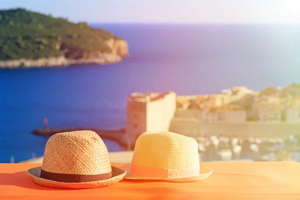 Две шляпы на отдыхе в Европе, Хорватия — стоковое фото