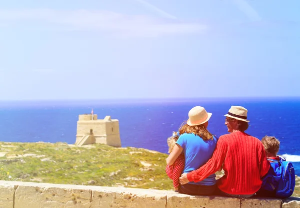 Family with two kids looking at scenic view — Stock Photo, Image