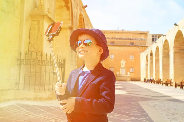 Chlapeček selfie vyfotit při cestování v Evropě Royalty Free Stock Obrázky