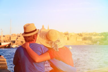 Malta yaz tatilde mutlu çift