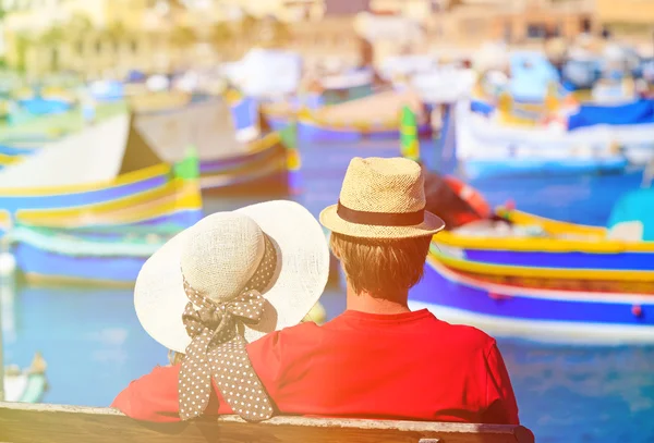 Heureux jeune couple en vacances à Malte — Photo