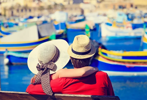 Feliz pareja joven de vacaciones en Malta — Foto de Stock