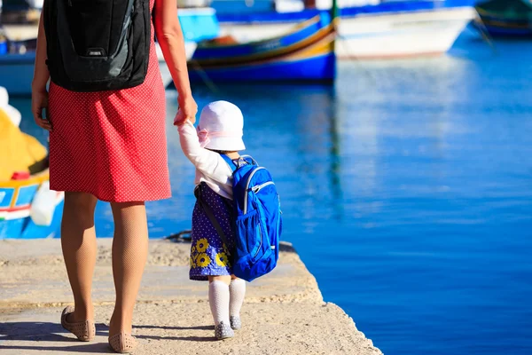 Mor och dotter resa i Malta — Stockfoto