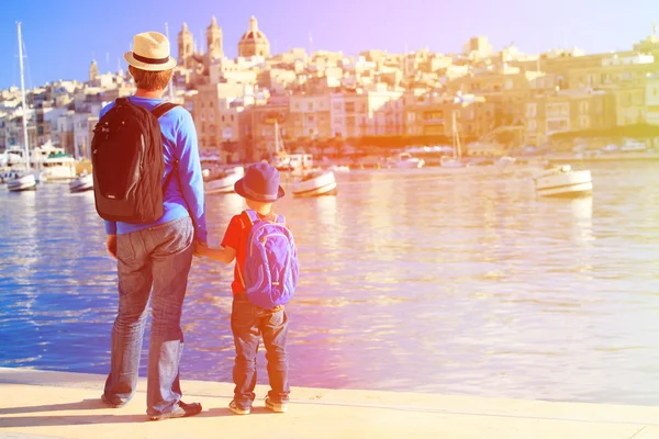 Father and son looking at city of Valetta — Stock Photo, Image