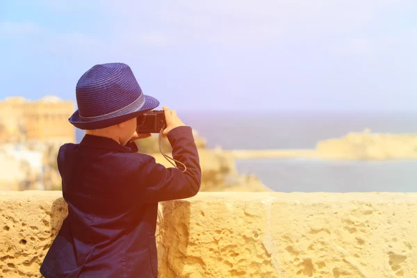 Smart little boy taking photos while travel in Europe — Stock Photo, Image