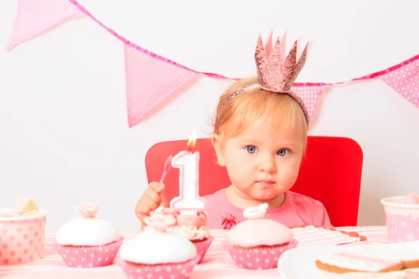 Piccola principessa alla prima festa di compleanno — Foto Stock