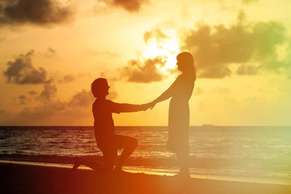 Marriage Proposal at sunset beach — Stock Photo, Image