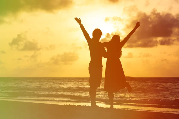 Happy young romantic couple at sunset — Stock Photo, Image