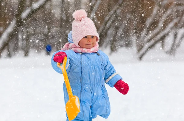 Cute little toddler girl in winter — Stock Photo, Image