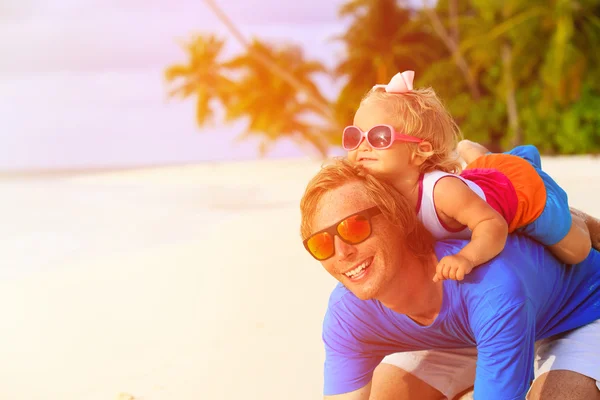 Happy father and little daughter at beach — Stock Photo, Image