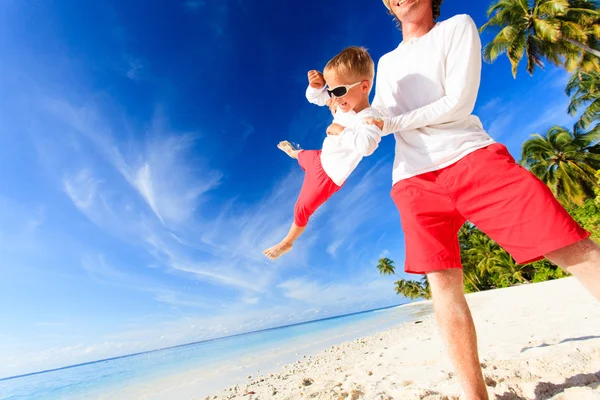 Father and little son having fun on beach — Stock Photo, Image