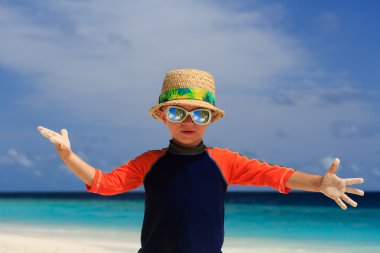 küçük çocuk having fun beach tatil