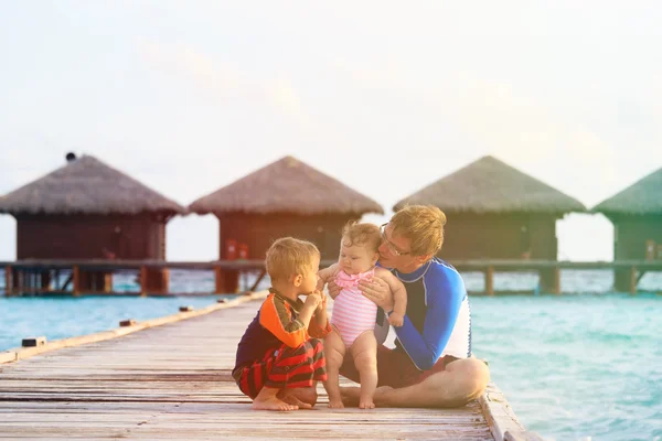 Father with kids on tropical vacation — Stock Photo, Image