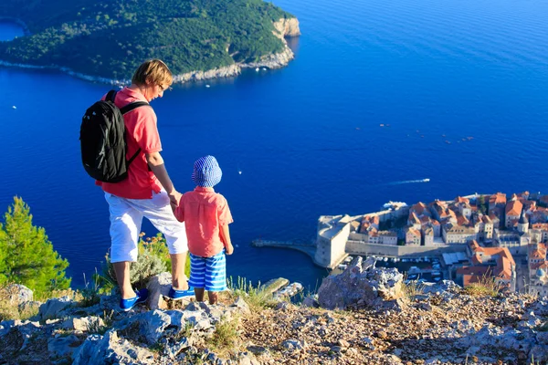 Far och son resa i Europa — Stockfoto