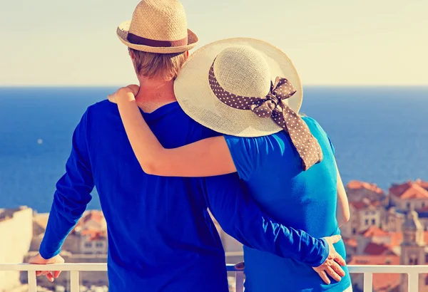 Casal feliz em férias na Europa — Fotografia de Stock