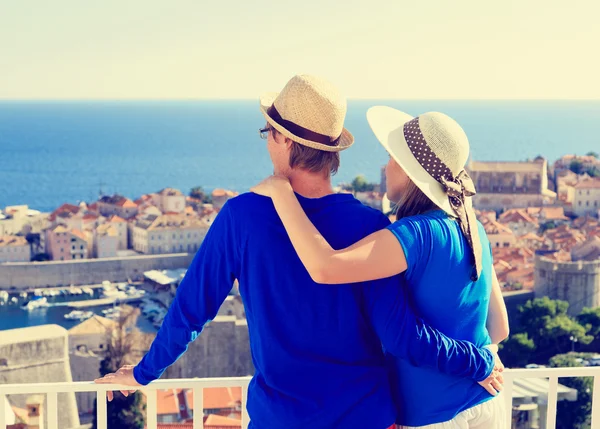 Casal feliz em férias na Europa — Fotografia de Stock