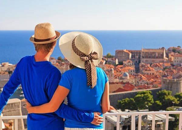 Happy couple on vacation in Europe — Stock Photo, Image